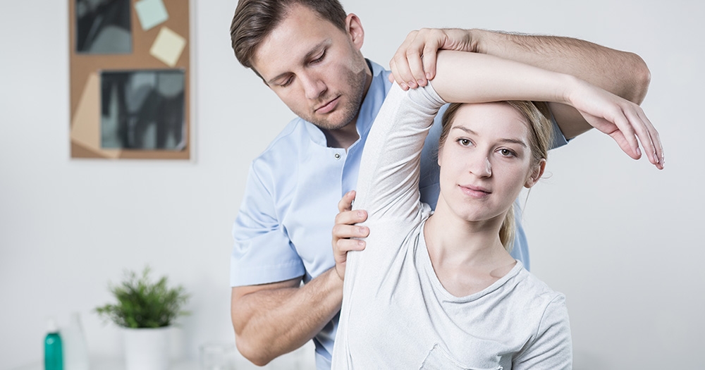 When to See a Specialist About Shoulder Pain